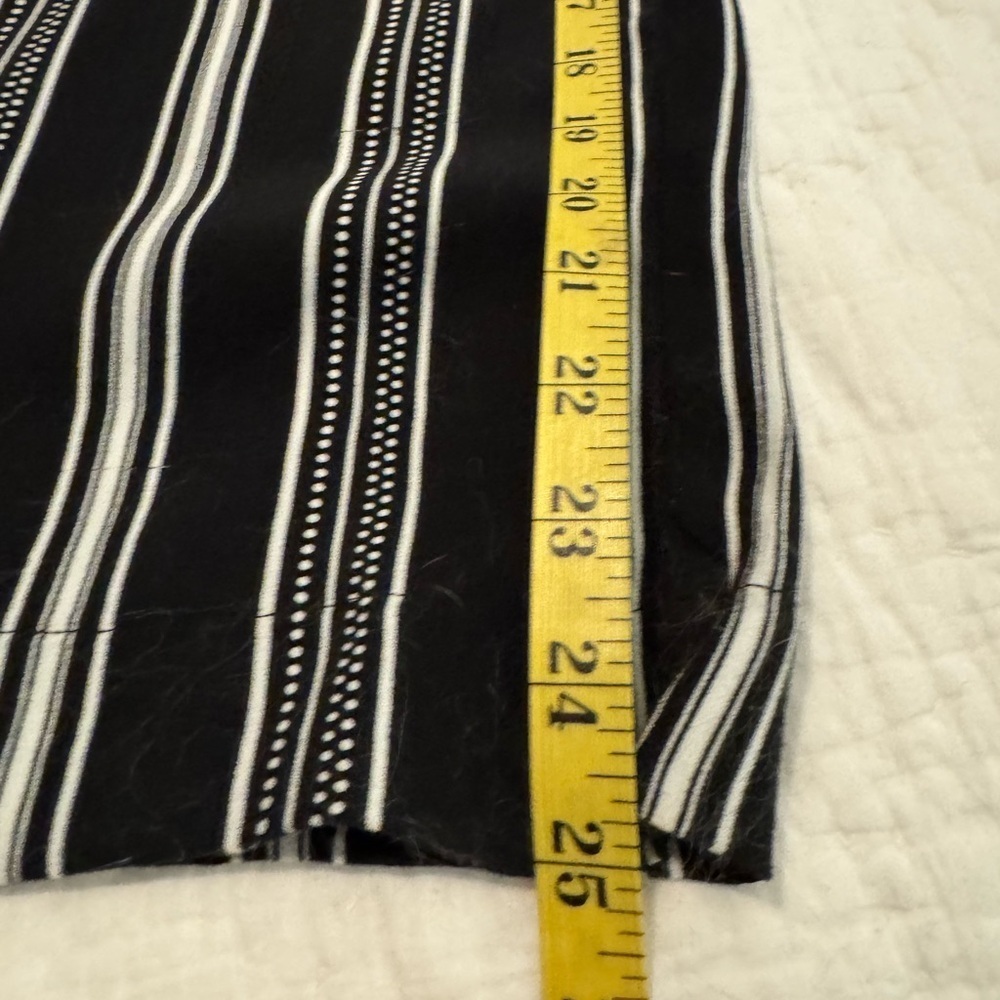 LOFT Petite Striped and Dotted Pull-On Wide Leg Cropped Pants Black & White - Picture 10 of 11